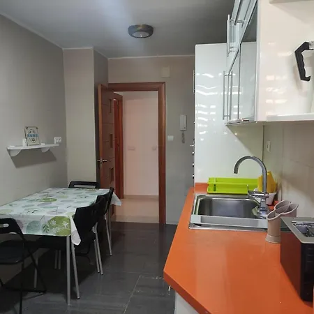 Apartment Confortable Piso Junto A Centro Ciudad, Playa Y Estacion Tren.