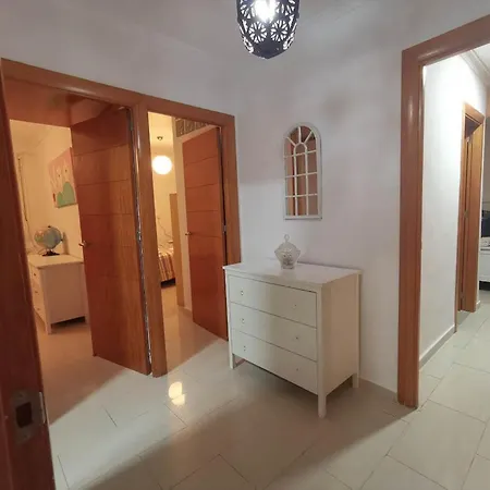Apartment Confortable Piso Junto A Centro Ciudad, Playa Y Estacion Tren.